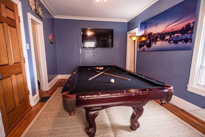 ❽ Pool Table ❽, 3 Bed, Onsite Parking, Play On! - Kennett Square, PA