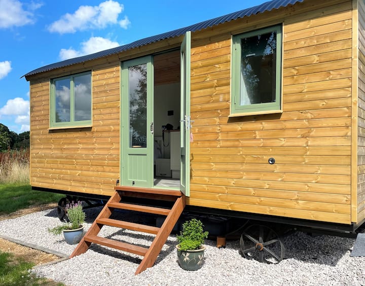 Cosy Shepherd's Hut With Beautiful Views, Anglesey - Anglesey