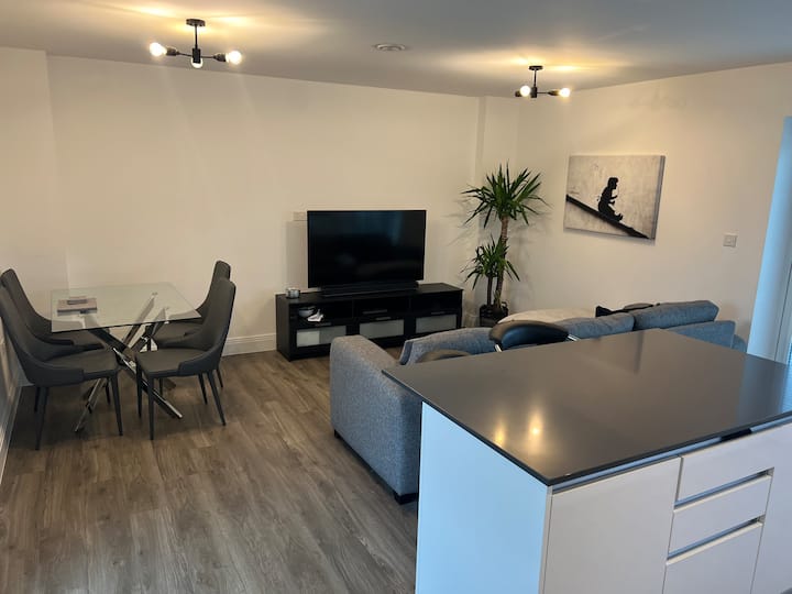 A Modern 1 Bedroom Apartment In Central Location - Ruislip