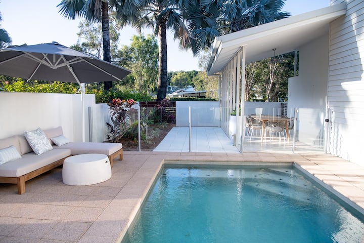 Cove House: Coastal Convenience By The Pool - Palm Cove