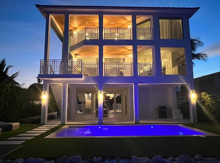 Luxury New Construction Oceanfront W/heated Pool - Big Pine Key, FL