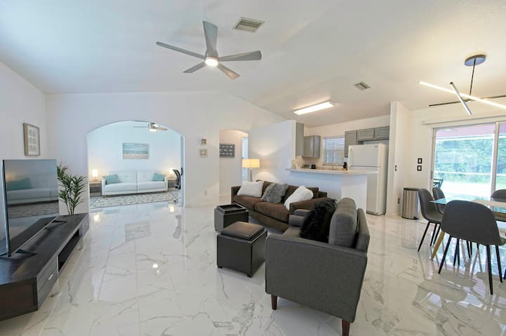 Casa Blanca-modern 3/2 Home With Saltwater Pool - North Port, FL
