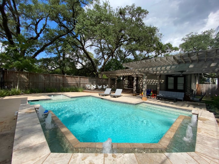 Heights Bungalow With Pool - Houston, TX