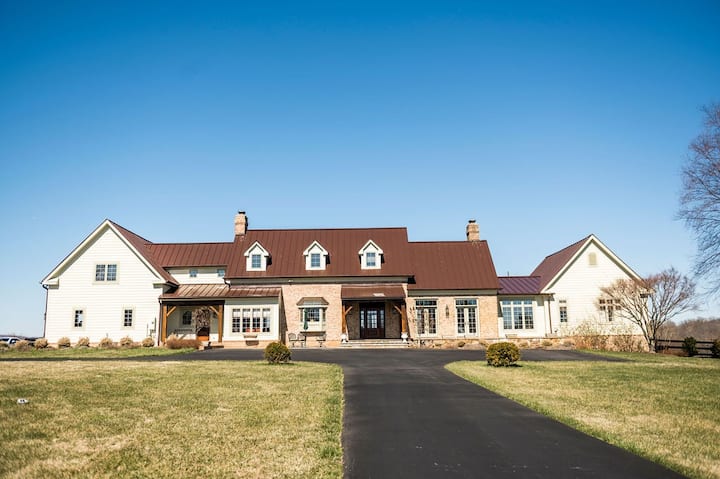 French Country Estate On Scenic Lincoln Rd Just 5 Miles South Of Purcellville. - Purcellville