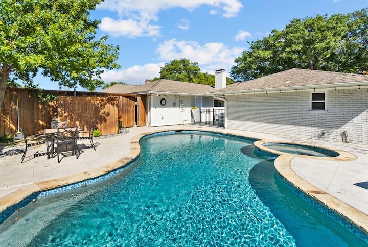 Family Friendly 2 King Bed, Game Area, Grill, Pool - Garland, TX