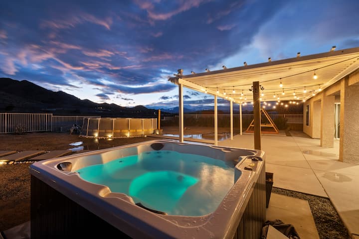 Sunset Serenity | *Views*hot Tub*pool*fire Pit*family Friendly - Yucca Valley, CA