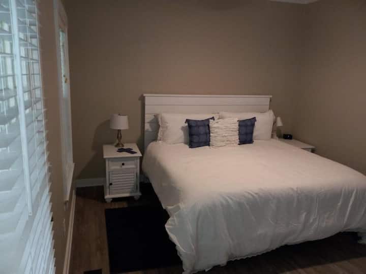 Lovely 2 Bedroom Condo Close To Campus! - Auburn, AL