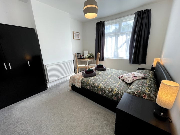 1 Single Bedroom In Sudbury Hill, Wembley, London - Edgware