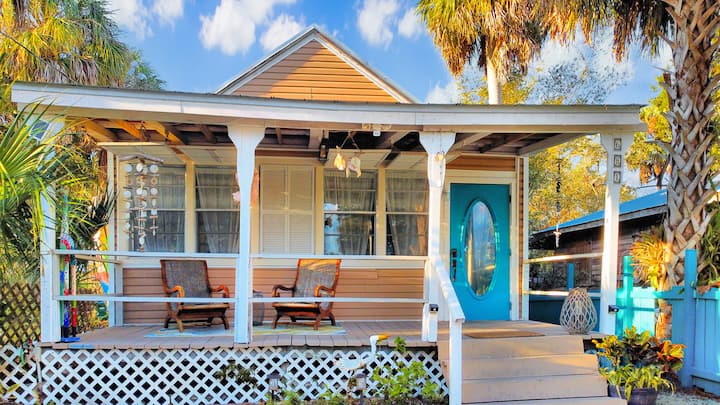 Charming Island Cottage-$99 Sept Special! - Cedar Key, FL