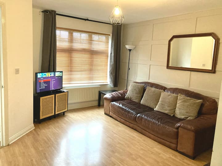 Chessington Stay:6 Guests Freeparking  By M25 Jct9 - Thames Ditton