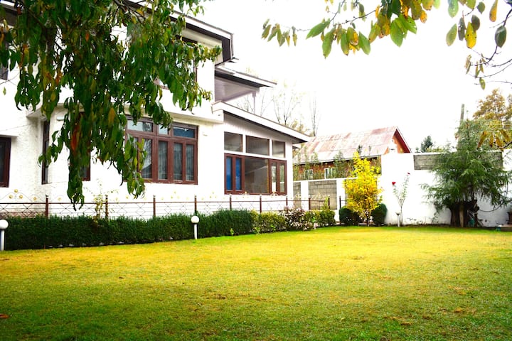 7 Bhk Duplex In A Villa With Balcony And Garden - Srinagar
