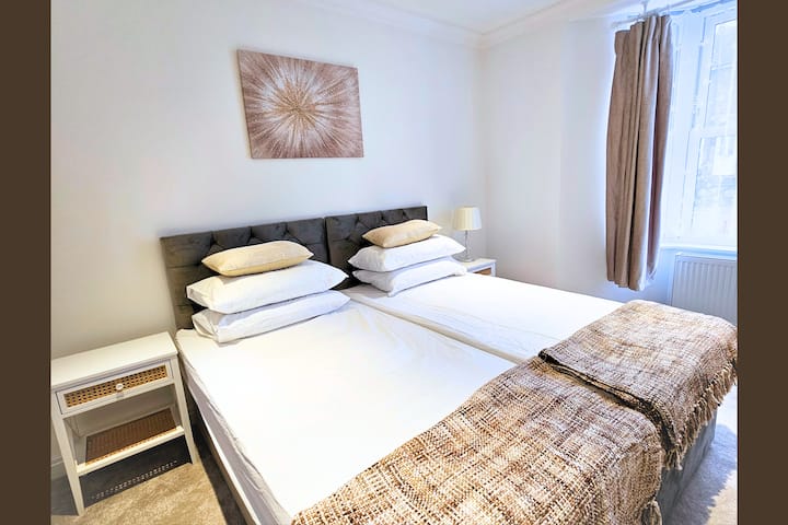 *Twin Room, Only Mins To Esh, Redhill St + Gatwick - 레드힐