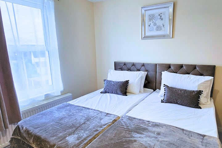 Twin Room, Only Mins To Esh, Redhill St + Gatwick - 레드힐