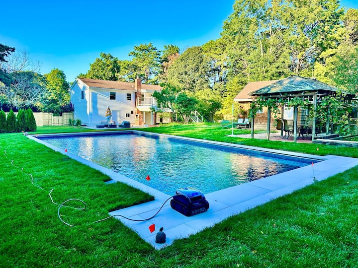 Renovated Hamptons Home With A Heated Pool - Westhampton Beach, NY