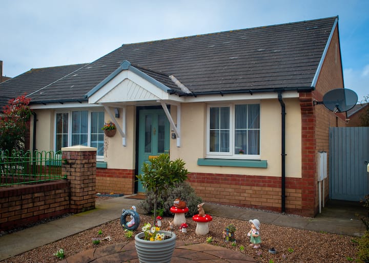 Step Free Bungalow By The Beach - Port Talbot