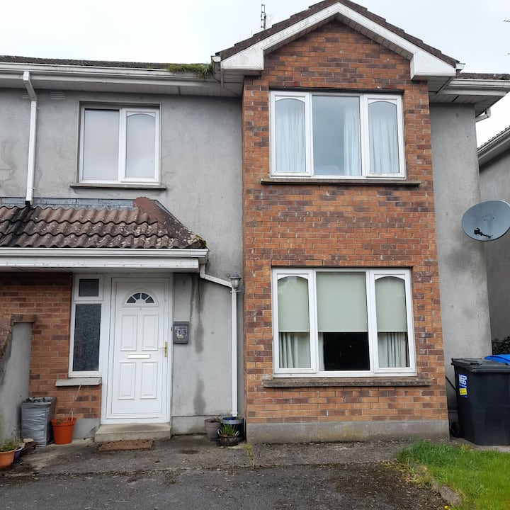 Family Home- 3 Bedroom - Loughrea