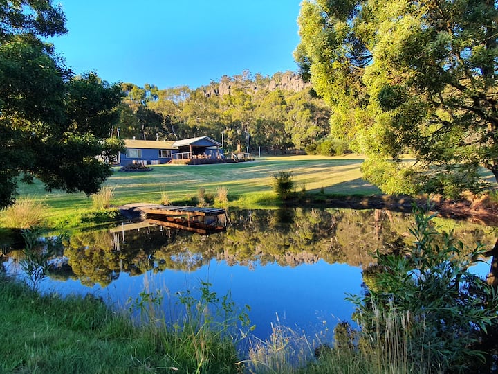 Hanging Rock Lodge - 2 Mins From Hanging Rock Gate - Woodend, Australia