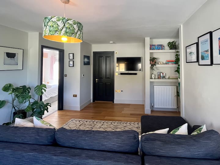 Seaflowers' Annex: Stylish 1 Bed By The Water - Kingsbridge