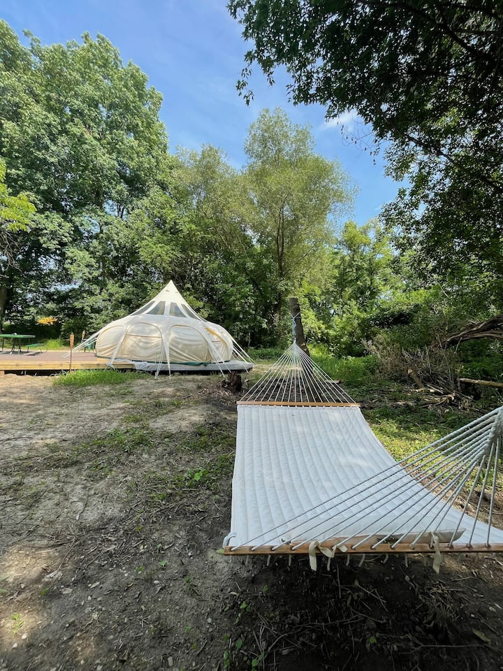 Forrest Yurt On 40 Acre Park - Dundee, MI