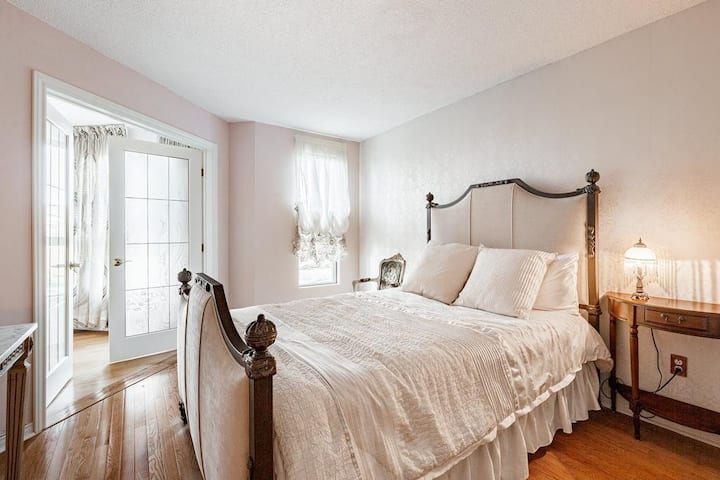 Private Master Bedroom W/ Private Bath In Bedroom - Longueuil