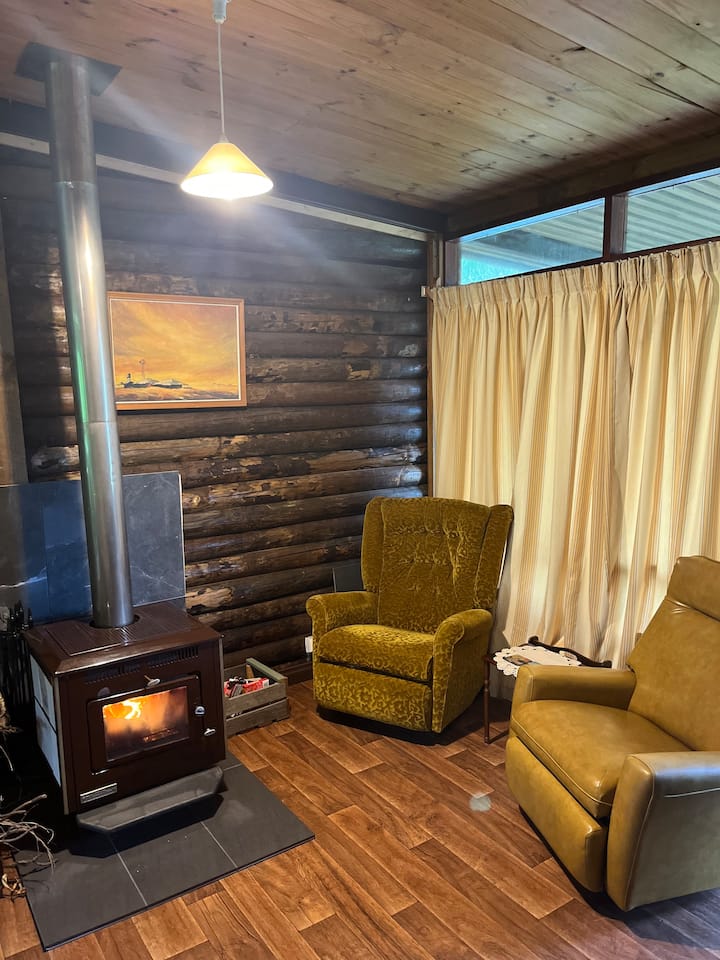 Gorgeous Cozy Log Cabin - Harvey