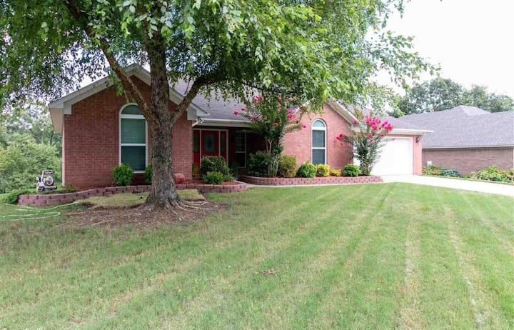 Charming Red-brick Home In Cozy Conway! - コンウェー, AR