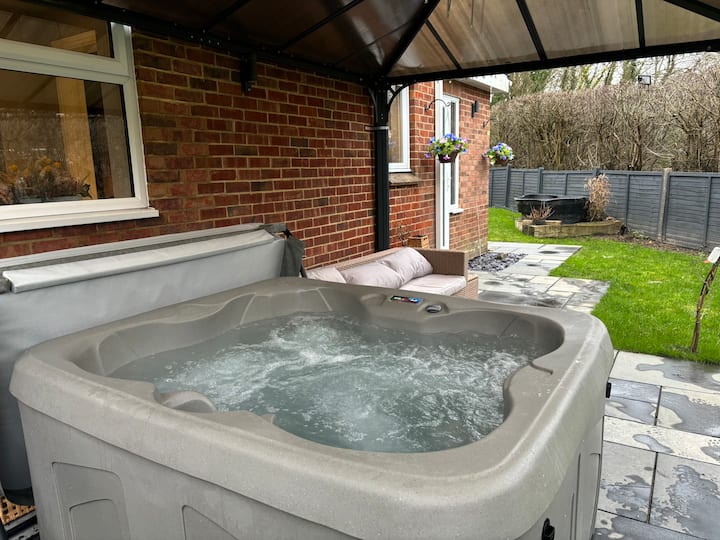 The Bainden, With Private Hot Tub All Year Round - East Sussex