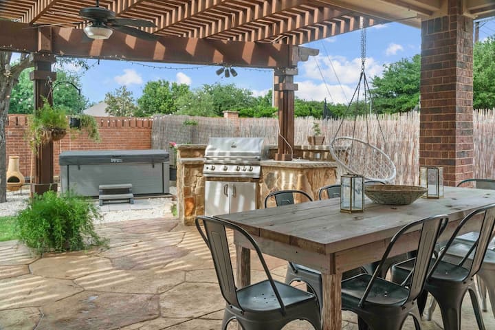 Large Home W/ Hot Tub, Cinema And Games - Little Elm
