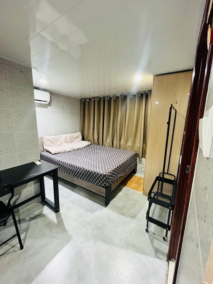 Studio Type Flat/ With Rooftop (5f No Lift) - Macao