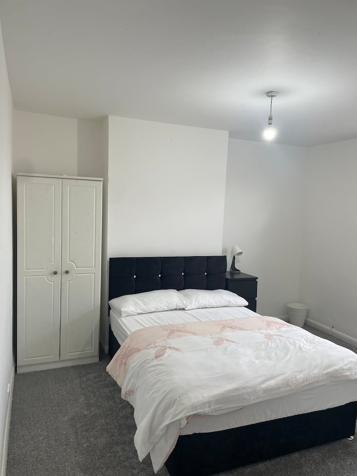1 Bedroom Available, Rochdale - Rochdale