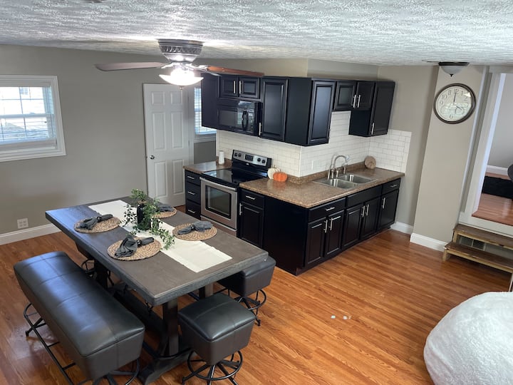 Purdue’s Fully Equipped Studio-2 Min From Ross-ade - West Lafayette, IN