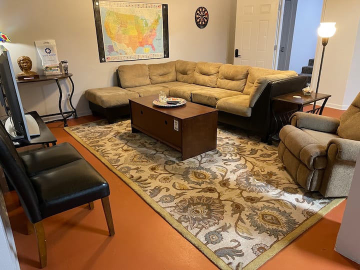 Downtown Minot Contemporary 2bd Apartment - Minot, ND