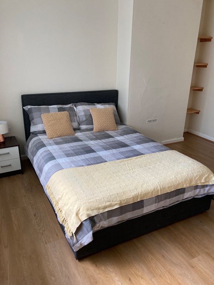 Cr2 Private Double Bedroom - Bangor