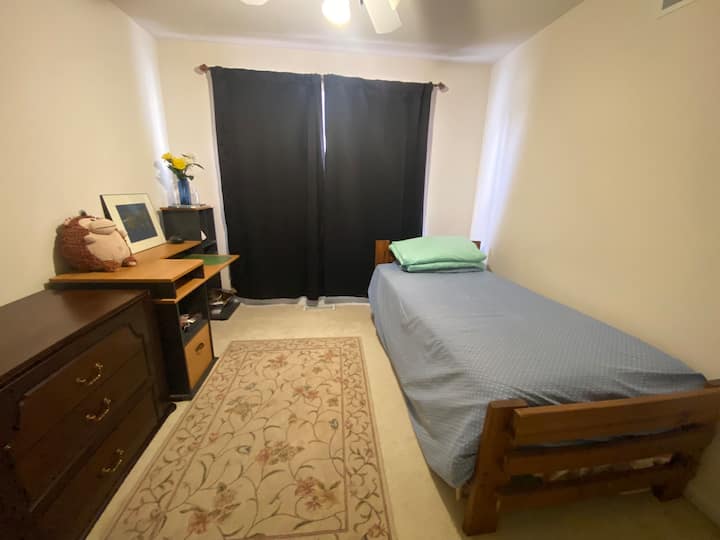 Private Room In Champaign - Champaign
