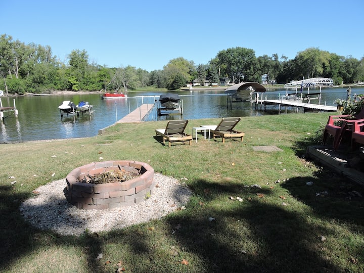 Fox River Home - Near Island Lake - Cary, IL