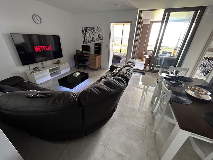 Sleek Two Bedroom Apartment In Parramatta Cbd - 파라마타