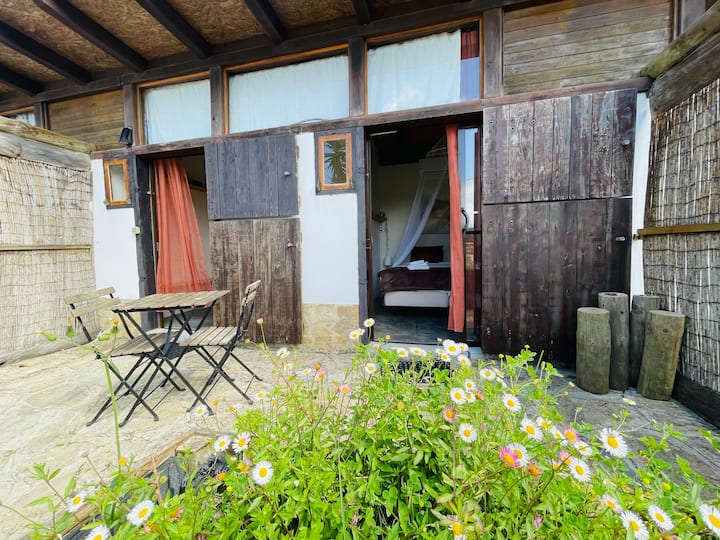 Cabin Suite In Unique Rustic Garden - Colares