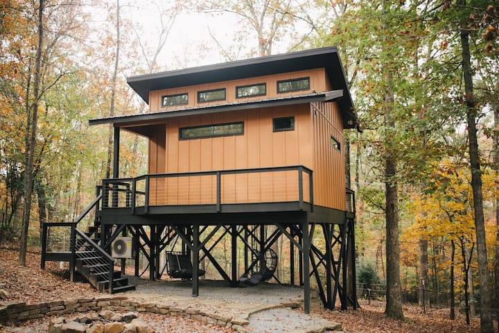 The Backyard Treehouse - Little Rock, AR