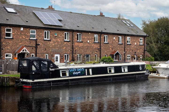 Lazy Days Canal Boat - Wakefield