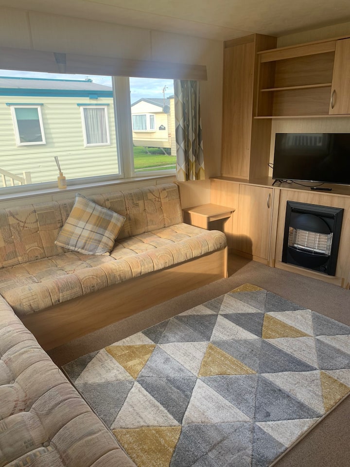 A14 Is A 3 Bedroom Caravan With Decking - Towyn