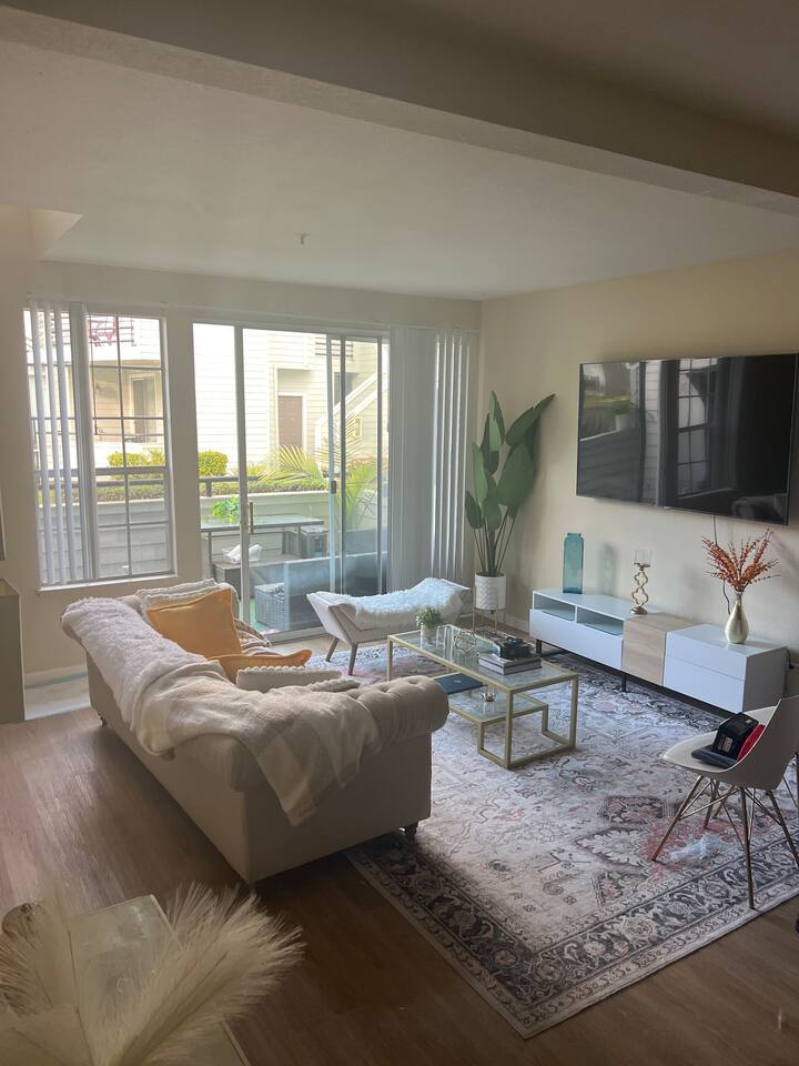 Private Suite In Foster City - Lake House - San Mateo, CA