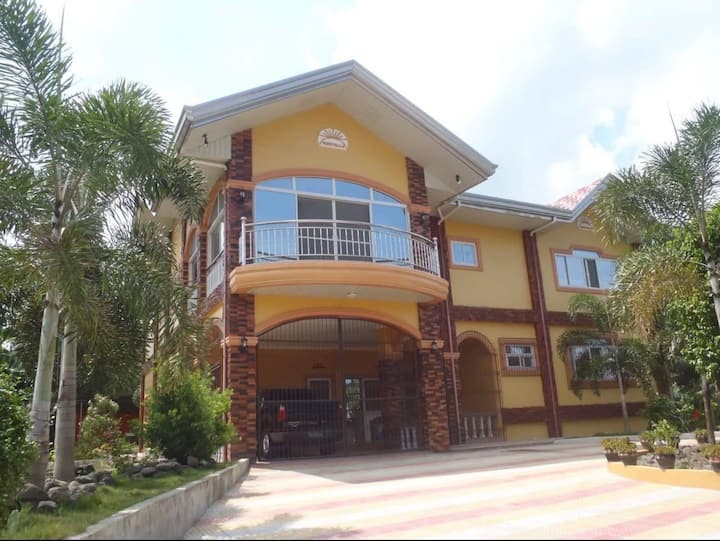 Huge Batangas Guesthouse W/ Pool - 바탕가스