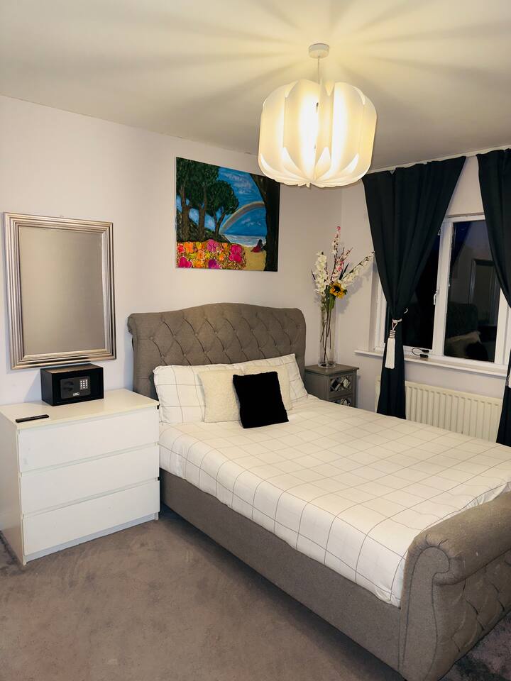 Stunning Double Bedroom - Drogheda