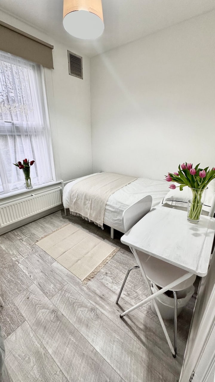 Cosy Room For A Single Traveller In Ilford City - Barking