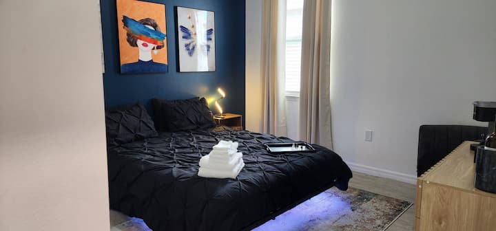 Blue Room Suite - Davenport, FL