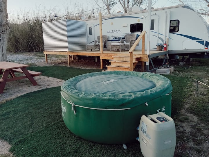 Country Camper: Hot Tub, Bbq! - Pahrump, NV