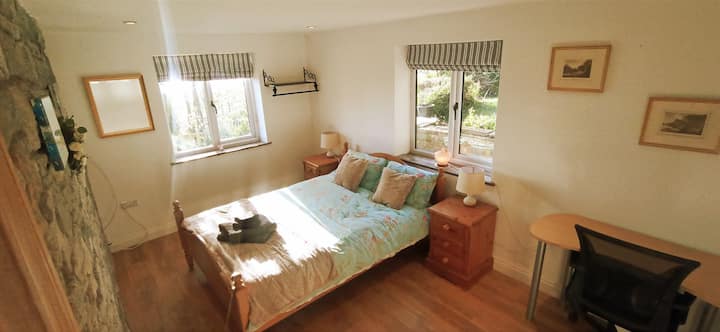 Cliff Cottage, Room 2 - Chepstow