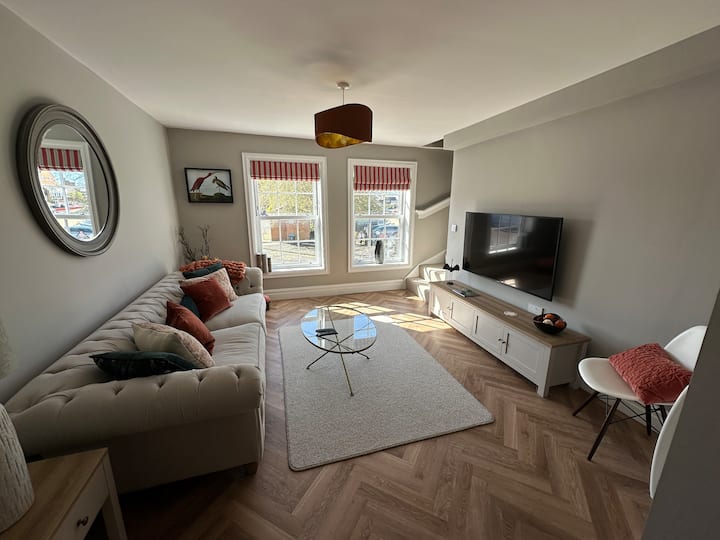 Stunning New Central Duplex Apartment - Highcliffe