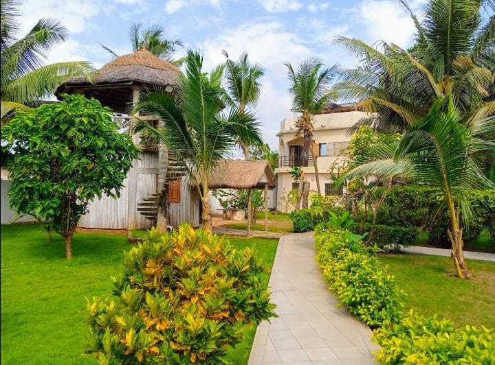 Home Jardin, Piscine, Bungalow - Togo