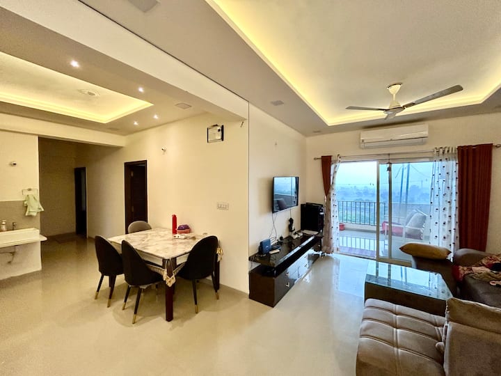 Ashwin’s Modern High Rise Apartment - 印多爾